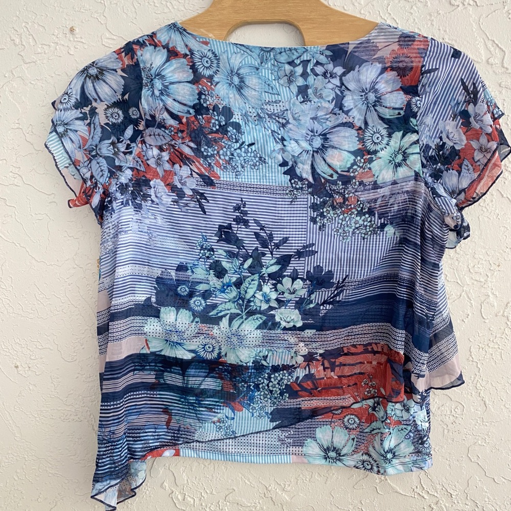 One World Top Women 2X Blue Floral Mixed Print Flutter Sleeve Asymmetrical Hem - Picture 2 of 7